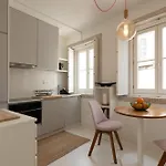 Cosy Minimalist Duplex 公寓