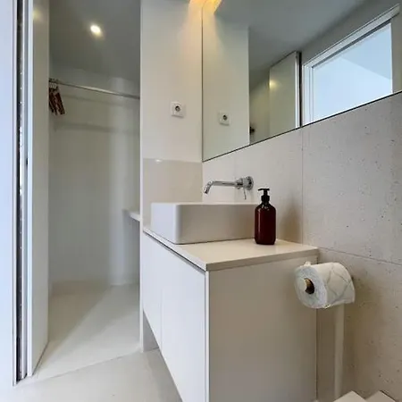 Cosy Minimalist Duplex Apartment Porto